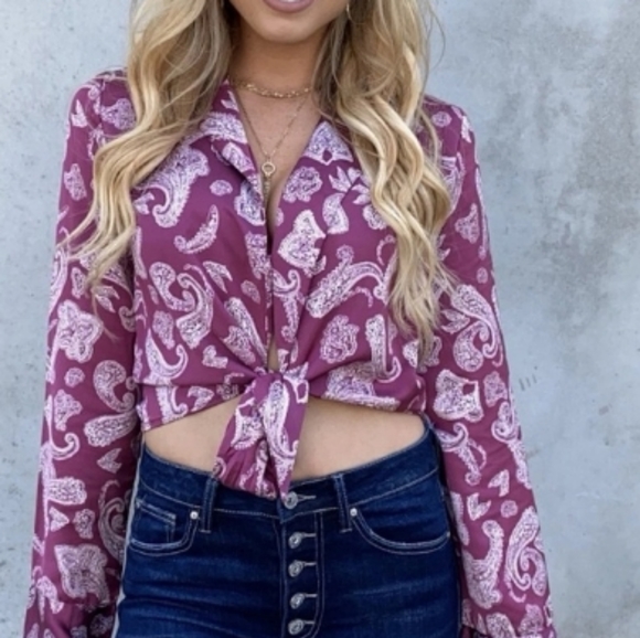💙Honey punch burgundy Paisley print wrap Tie crop top - Picture 3 of 11